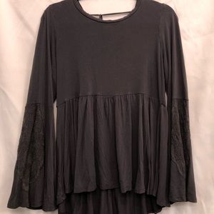 Sleek backless wide lace sleeved soft shirt🖤